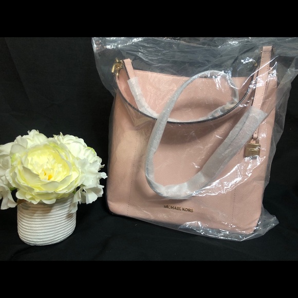 MICHAEL KORS LG BUCKET SHLDR LEATHER 🌸 - Picture 3 of 5